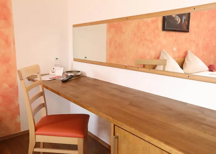 Leonardo Πανσιόν